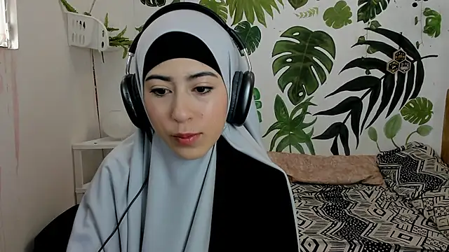 chaymae nah  online show from 10-27-25, 02:54