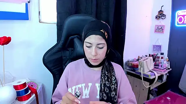 chaymae nah  online show from 04-22-26, 01:56