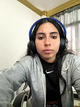 Snapshot of bella-black chatting on 01-14-26, 04:34 bella-black online show from 01-14-26, 04:34