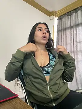 Snapshot of bella-black chatting on 02-02-26, 01:54 bella-black online show from 02-02-26, 01:54