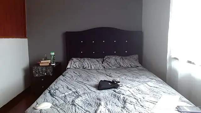 Snapshot of Emilia_1995 chatting on 01-16-26, 04:00 Emilia 1995 online show from 01-16-26, 04:00