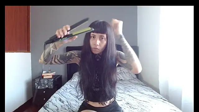 Snapshot of Emilia_1995 chatting on 02-05-26, 12:21 Emilia 1995 online show from 02-05-26, 12:21