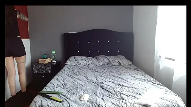 Snapshot of Emilia_1995 chatting on 02-25-26, 04:38 Emilia 1995 online show from 02-25-26, 04:38