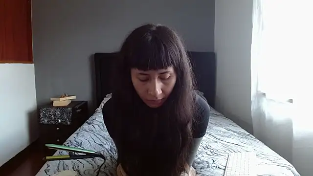 Emilia 1995 online show from 06-17-26, 04:08