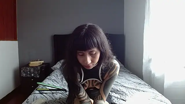 Emilia 1995 online show from 06-24-26, 06:18