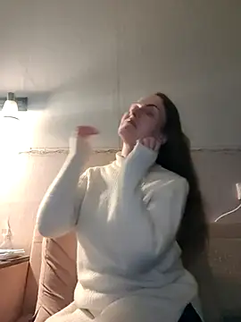 Snapshot of Evelina_cute chatting on 09-21-25, 05:47 Evelina cute online show from 09-21-25, 05:47