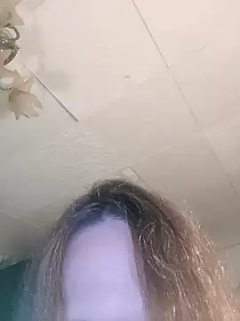 Snapshot of Evelina_cute chatting on 10-24-25, 02:24 Evelina cute online show from 10-24-25, 02:24