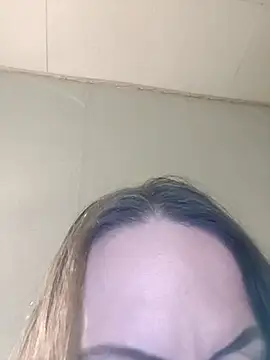 Snapshot of Evelina_cute chatting on 10-30-25, 03:13 Evelina cute online show from 10-30-25, 03:13