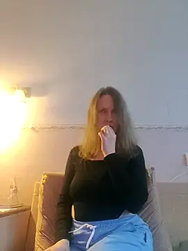 Snapshot of Evelina_cute chatting on 11-06-25, 12:06 Evelina cute online show from 11-06-25, 12:06