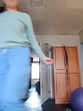 Snapshot of Evelina_cute chatting on 11-11-25, 10:04 Evelina cute online show from 11-11-25, 10:04