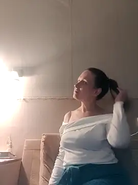 Snapshot of Evelina_cute chatting on 11-13-25, 04:06 Evelina cute online show from 11-13-25, 04:06