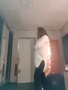 Snapshot of Evelina_cute chatting on 11-25-25, 08:20 Evelina cute online show from 11-25-25, 08:20