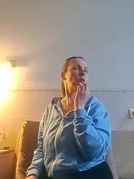 Snapshot of Evelina_cute chatting on 12-16-25, 11:15 Evelina cute online show from 12-16-25, 11:15