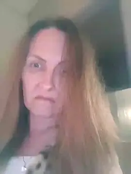 Snapshot of Evelina_cute chatting on 12-17-25, 03:29 Evelina cute online show from 12-17-25, 03:29