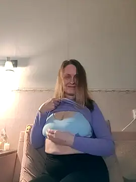 Snapshot of Evelina_cute chatting on 02-11-26, 06:57 Evelina cute online show from 02-11-26, 06:57