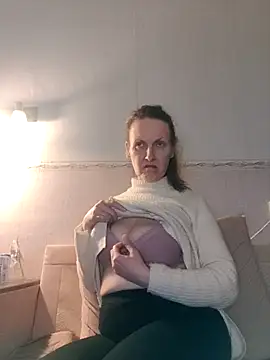 Snapshot of Evelina_cute chatting on 02-19-26, 03:52 Evelina cute online show from 02-19-26, 03:52