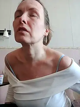 Snapshot of Evelina_cute chatting on 02-21-26, 08:48 Evelina cute online show from 02-21-26, 08:48