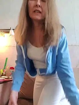 Snapshot of Evelina_cute chatting on 03-03-26, 09:26 Evelina cute online show from 03-03-26, 09:26