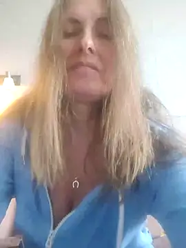 Snapshot of Evelina_cute chatting on 03-16-26, 09:24 Evelina cute online show from 03-16-26, 09:24