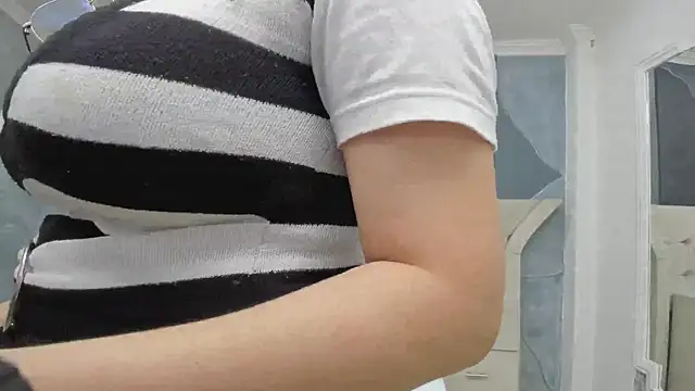 AmberGreyy  online show from 02-26-25, 12:25