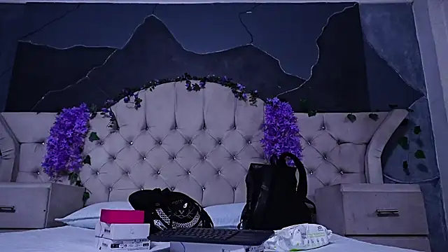 AmberGreyy  online show from 07-14-26, 07:30