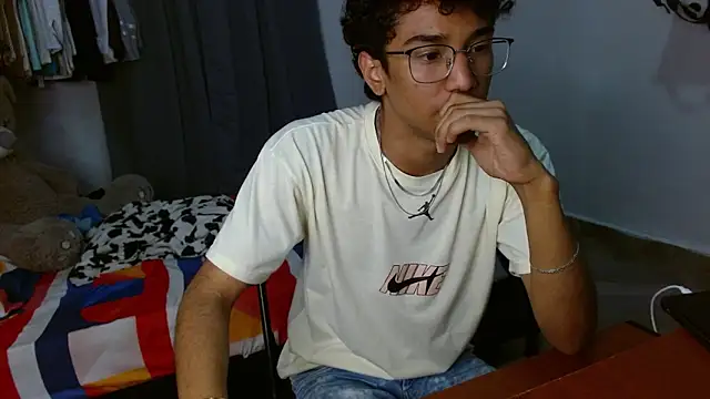 Snapshot of harrytwink18 chatting on 02-16-26, 09:11 harrytwink18 online show from 02-16-26, 09:11