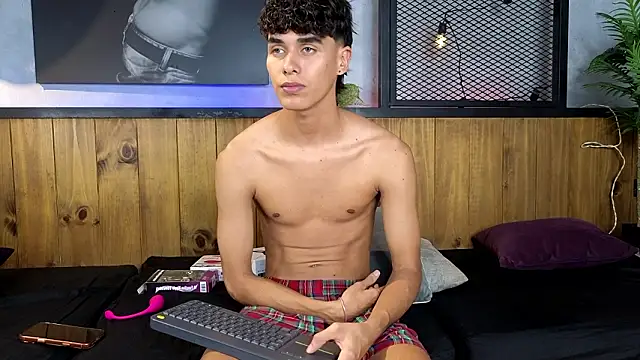 Snapshot of andrewortix chatting on 03-07-26, 04:20 andrewortix online show from 03-07-26, 04:20