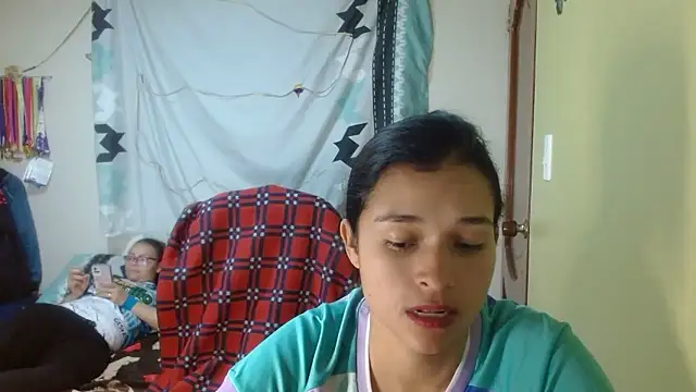 Snapshot of clayre_and_jill chatting on 01-06-26, 04:05 clayre and jill online show from 01-06-26, 04:05