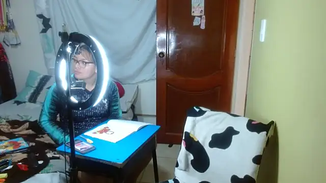 Snapshot of clayre_and_jill chatting on 02-05-26, 06:12 clayre and jill online show from 02-05-26, 06:12