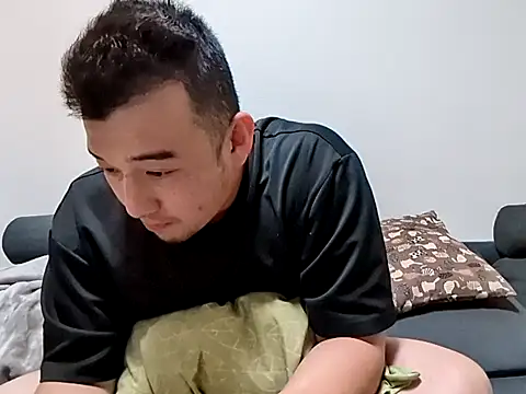 Snapshot of KOUHEY2023 chatting on 12-15-25, 12:20 KOUHEY2023 online show from 12-15-25, 12:20