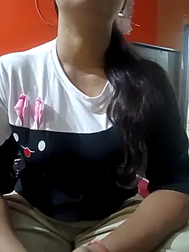 Snapshot of Alina_Khann chatting on 11-17-25, 08:20 Alina Khann online show from 11-17-25, 08:20