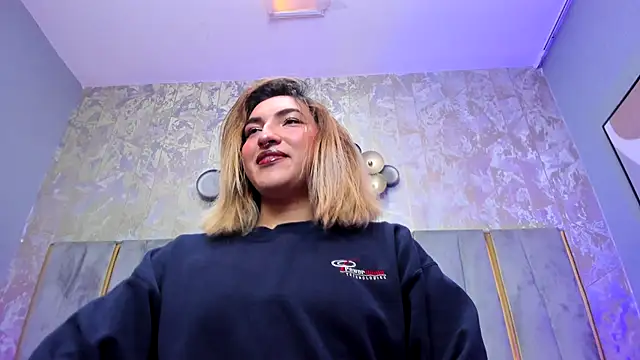 Snapshot of TomLondon_ chatting on 11-20-25, 11:43 TomLondon online show from 11-20-25, 11:43