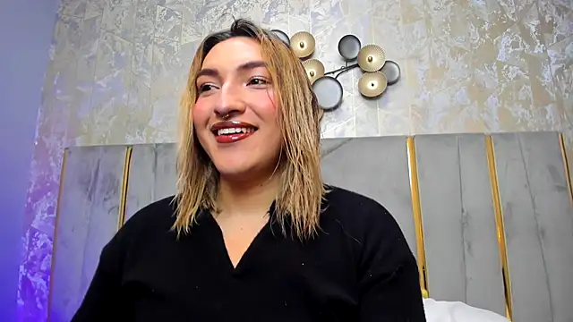 Snapshot of TomLondon_ chatting on 11-28-25, 12:08 TomLondon online show from 11-28-25, 12:08