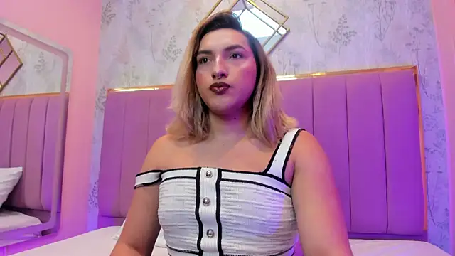 Snapshot of TomLondon_ chatting on 12-02-25, 11:59 TomLondon online show from 12-02-25, 11:59