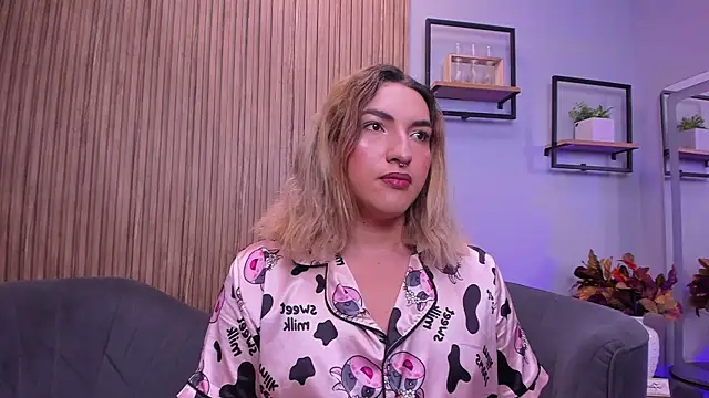 Snapshot of TomLondon_ chatting on 12-20-25, 09:38 TomLondon online show from 12-20-25, 09:38