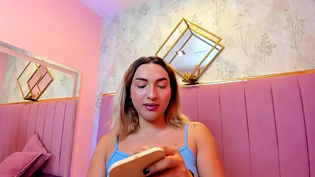 Snapshot of TomLondon_ chatting on 12-21-25, 11:50 TomLondon online show from 12-21-25, 11:50