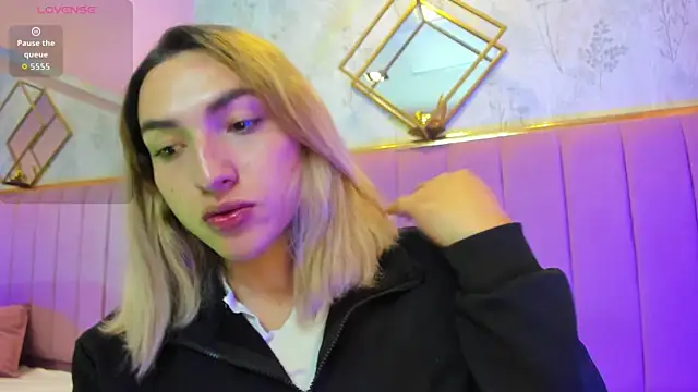 Snapshot of TomLondon_ chatting on 01-05-26, 07:28 TomLondon online show from 01-05-26, 07:28