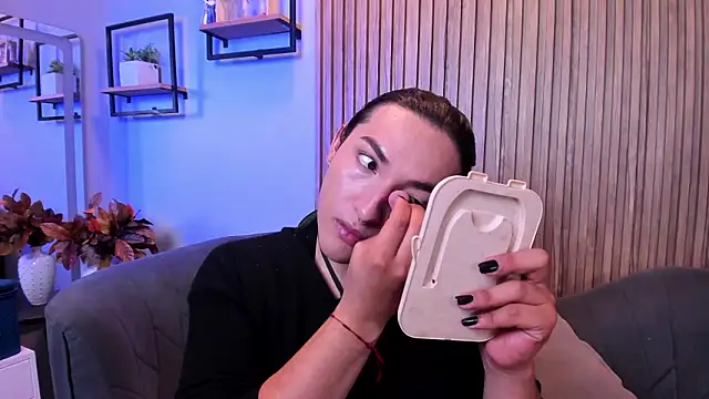 Snapshot of TomLondon_ chatting on 02-24-26, 07:12 TomLondon online show from 02-24-26, 07:12