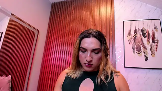 Snapshot of TomLondon_ chatting on 02-25-26, 05:11 TomLondon online show from 02-25-26, 05:11