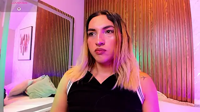 Snapshot of TomLondon_ chatting on 03-11-26, 12:44 TomLondon online show from 03-11-26, 12:44