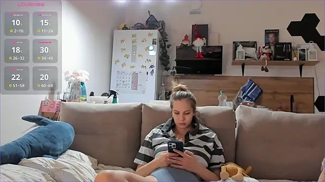 Girl alone home online show from 01-14-26, 04:12