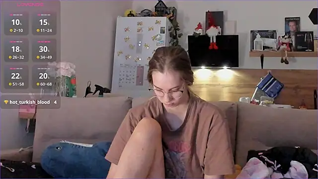 Girl alone home online show from 01-19-26, 01:31