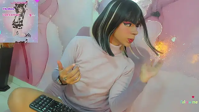 Snapshot of Tiff_Valentine chatting on 01-18-25, 08:09 Tiff Valentine online show from 01-18-25, 08:09