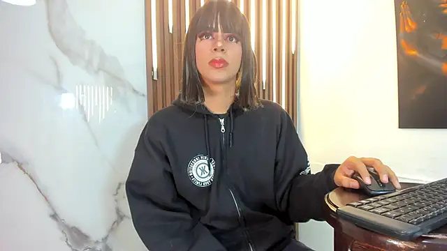 Snapshot of Tiff_Valentine chatting on 02-23-25, 05:12 Tiff Valentine online show from 02-23-25, 05:12