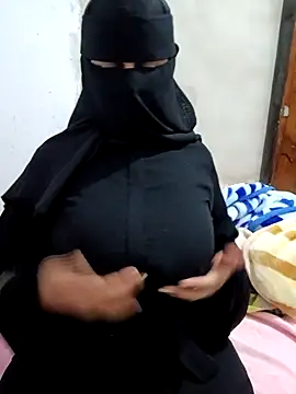 Snapshot of Saakoora chatting on 11-30-25, 07:18 Saakoora online show from 11-30-25, 07:18