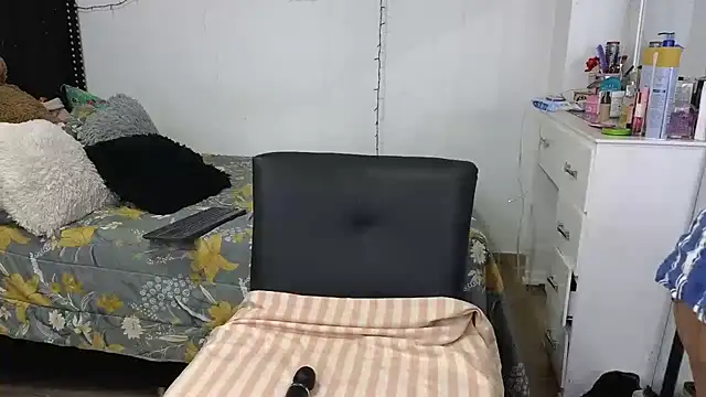 Snapshot of charlotte_077 chatting on 11-25-25, 03:17 charlotte 077 online show from 11-25-25, 03:17