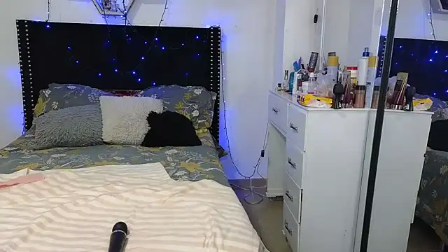 Snapshot of charlotte_077 chatting on 02-12-26, 03:23 charlotte 077 online show from 02-12-26, 03:23