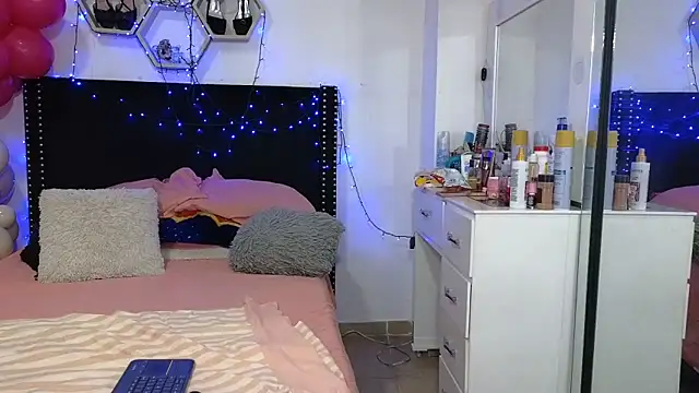 Snapshot of charlotte_077 chatting on 02-23-26, 03:26 charlotte 077 online show from 02-23-26, 03:26