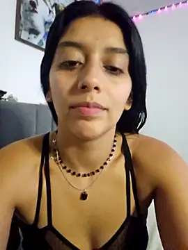 Snapshot of BrittanyDiaz chatting on 10-24-25, 07:10 BrittanyDiaz online show from 10-24-25, 07:10