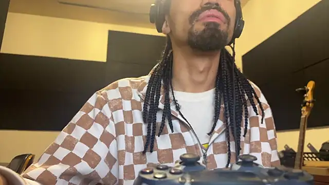 hotcamboy420 online show from 11-25-25, 04:34